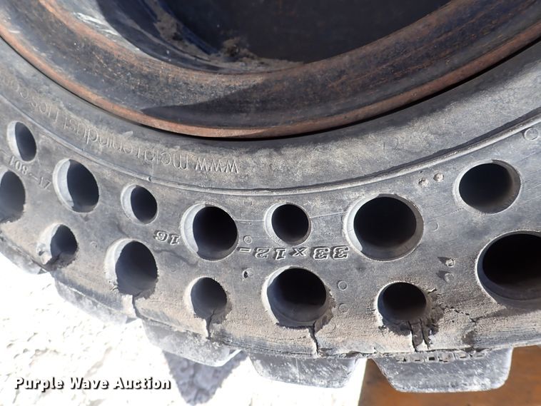 image for item DJ5654 2002 Case 70XT  skid steer loader