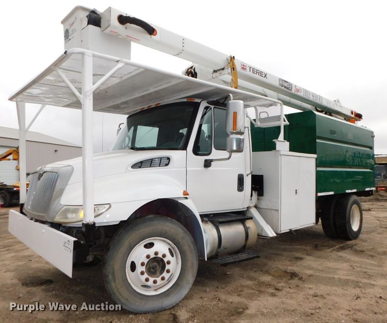 image for item DJ5969 2006 International 4300 SBA  forestry bucket truck