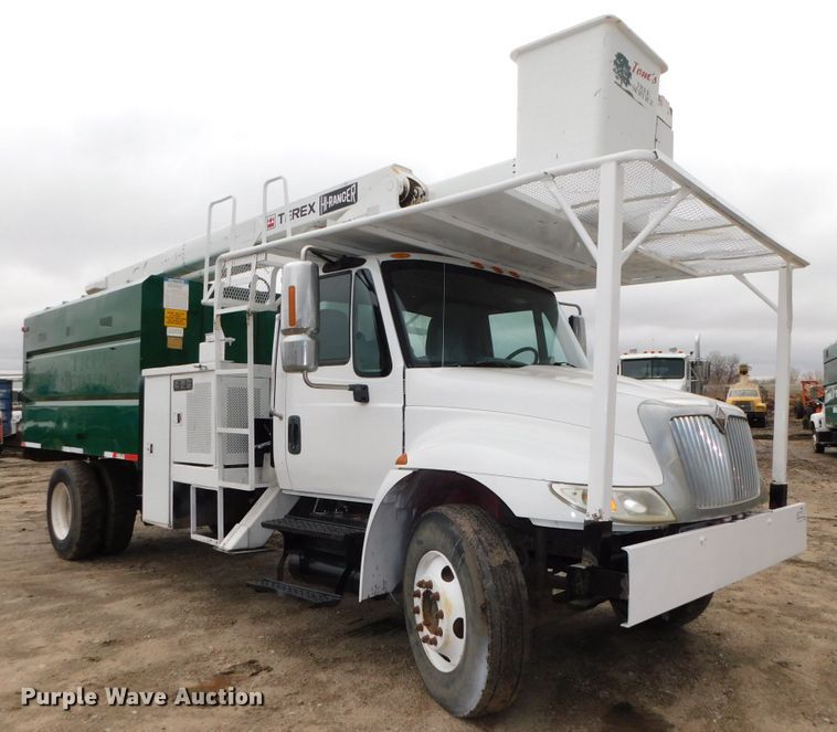 image for item DJ5969 2006 International 4300 SBA  forestry bucket truck