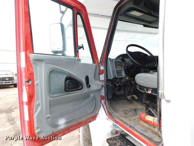 image for item DJ5969 2006 International 4300 SBA  forestry bucket truck