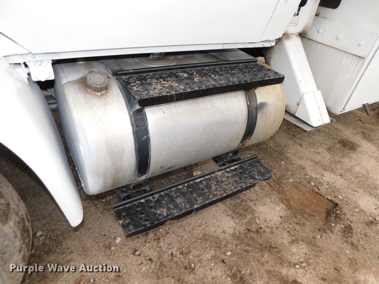 image for item DJ5969 2006 International 4300 SBA  forestry bucket truck