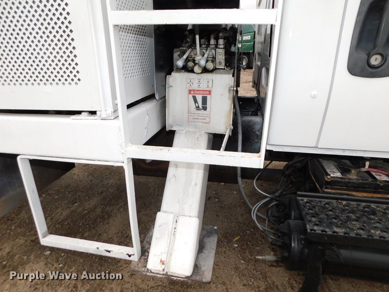 image for item DJ5969 2006 International 4300 SBA  forestry bucket truck