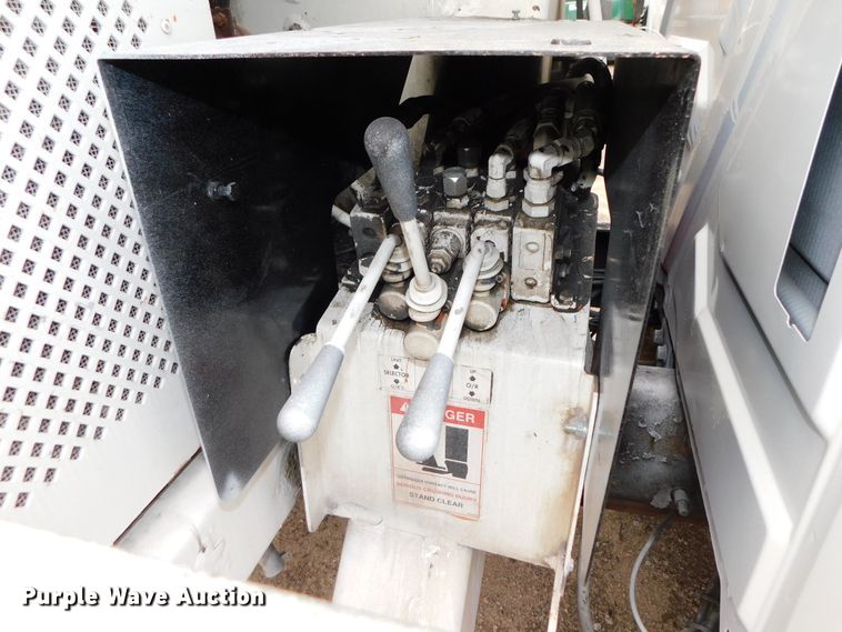 image for item DJ5969 2006 International 4300 SBA  forestry bucket truck