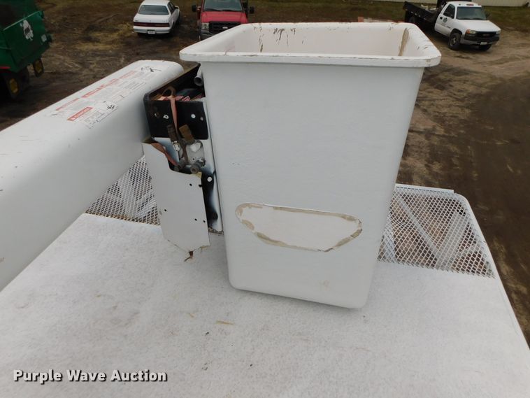 image for item DJ5969 2006 International 4300 SBA  forestry bucket truck