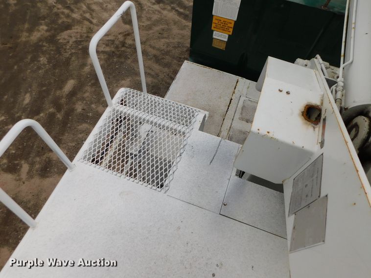 image for item DJ5969 2006 International 4300 SBA  forestry bucket truck