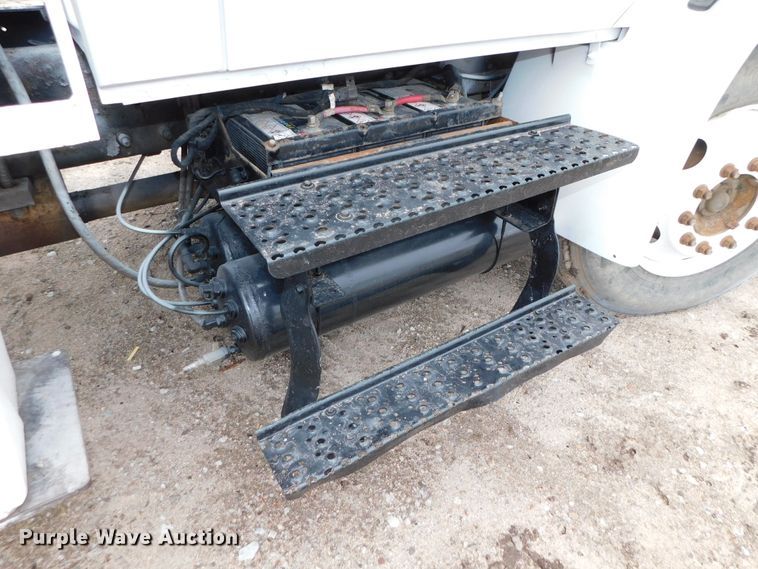 image for item DJ5969 2006 International 4300 SBA  forestry bucket truck