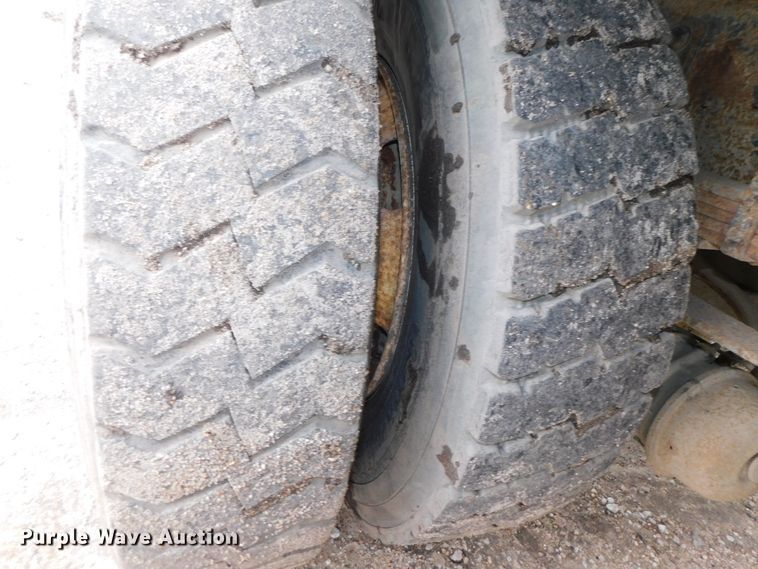 image for item DJ5969 2006 International 4300 SBA  forestry bucket truck