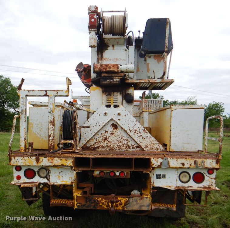 image for item DK5655 1995 International 4800  digger derrick truck