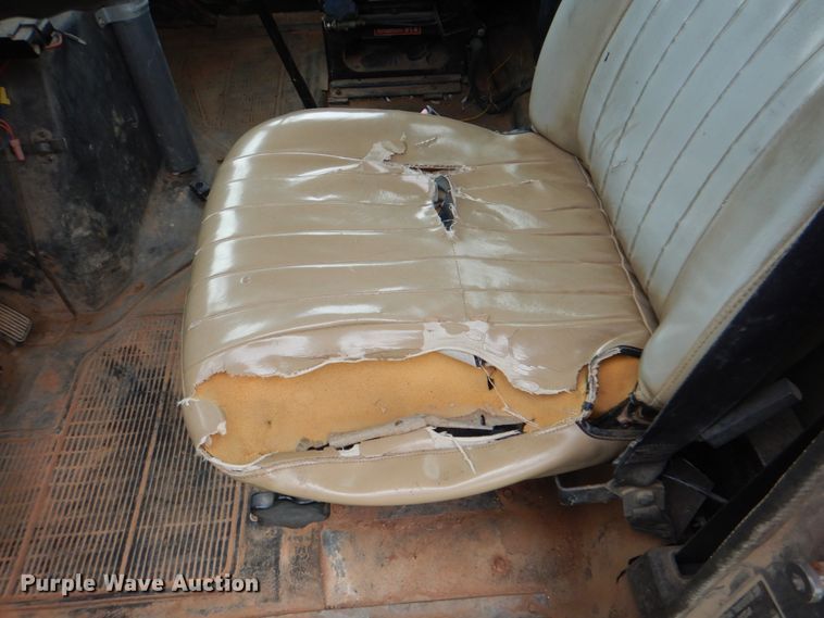 image for item DK5655 1995 International 4800  digger derrick truck