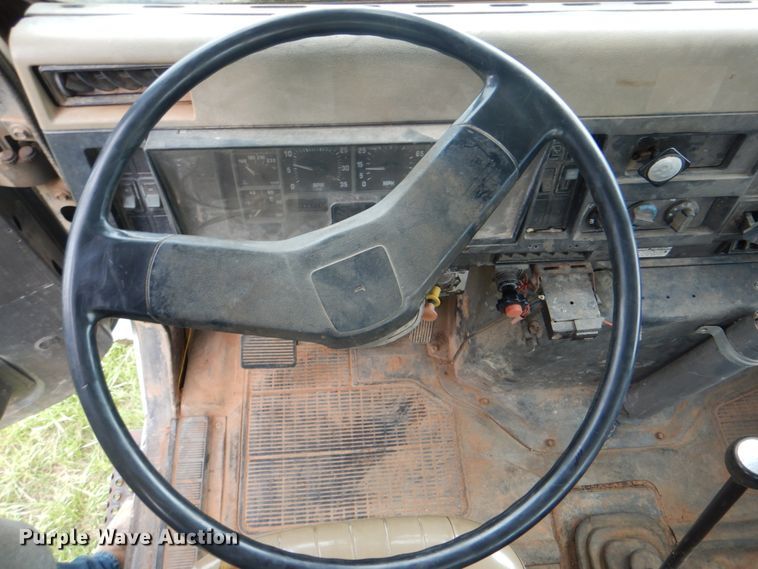 image for item DK5655 1995 International 4800  digger derrick truck