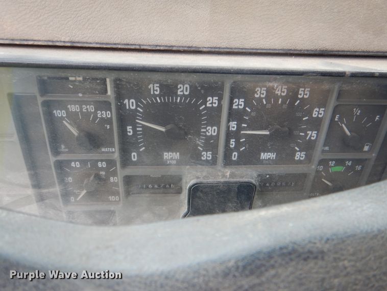 image for item DK5655 1995 International 4800  digger derrick truck