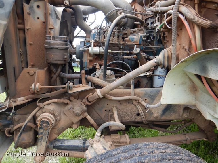 image for item DK5655 1995 International 4800  digger derrick truck