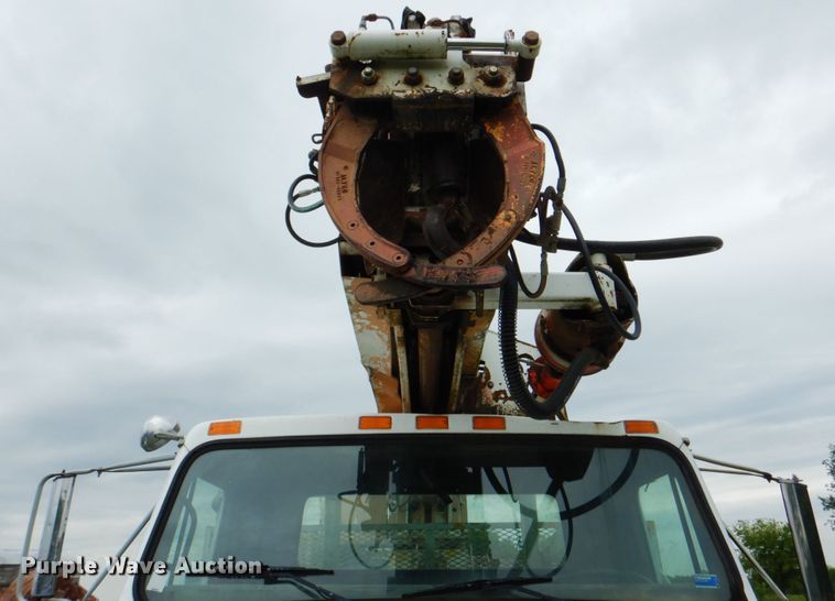 image for item DK5655 1995 International 4800  digger derrick truck