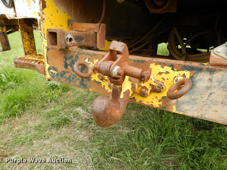 image for item DK5655 1995 International 4800  digger derrick truck