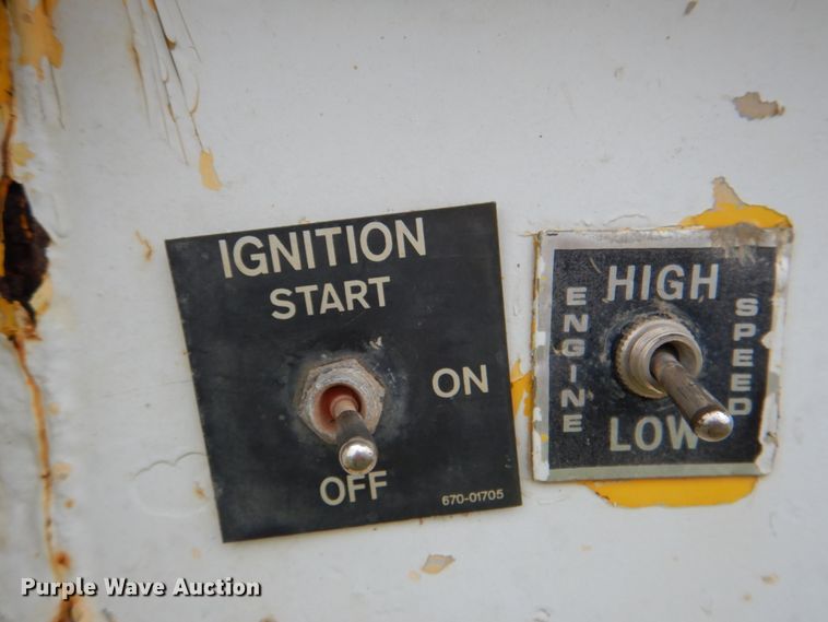 image for item DK5655 1995 International 4800  digger derrick truck