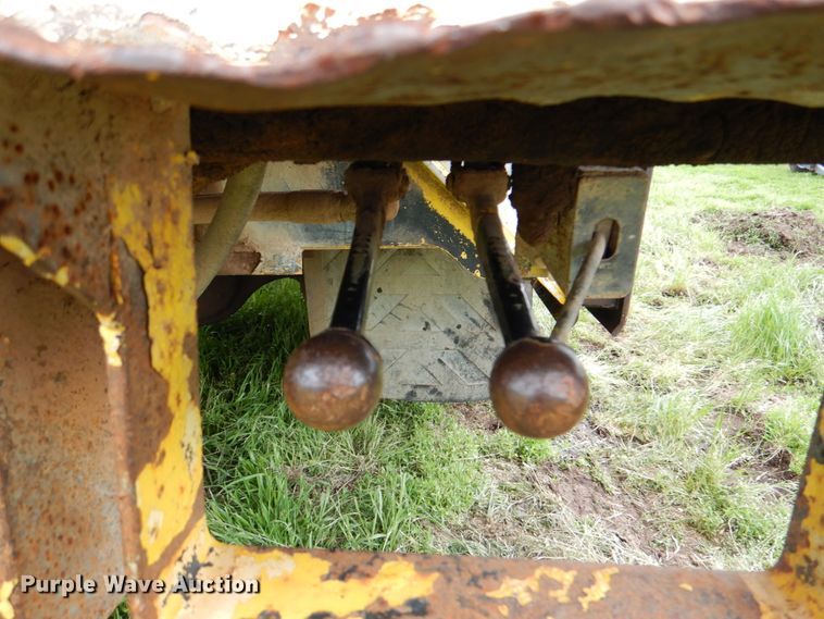 image for item DK5655 1995 International 4800  digger derrick truck