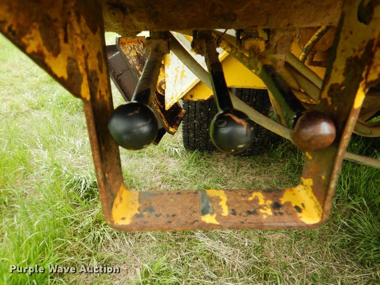 image for item DK5655 1995 International 4800  digger derrick truck