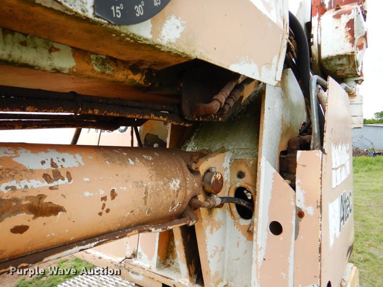 image for item DK5655 1995 International 4800  digger derrick truck