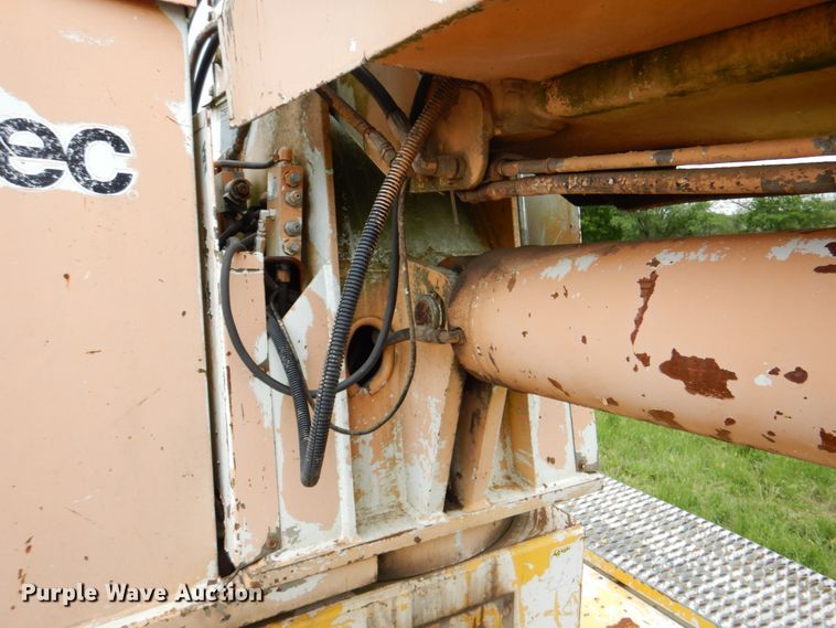 image for item DK5655 1995 International 4800  digger derrick truck