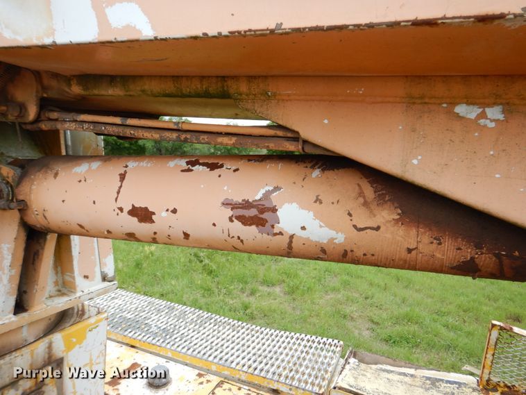 image for item DK5655 1995 International 4800  digger derrick truck