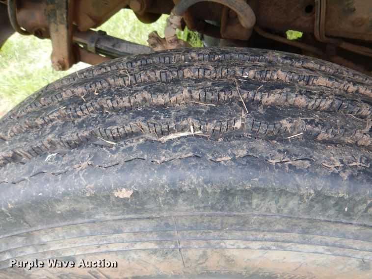 image for item DK5655 1995 International 4800  digger derrick truck