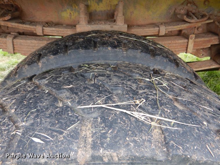 image for item DK5655 1995 International 4800  digger derrick truck