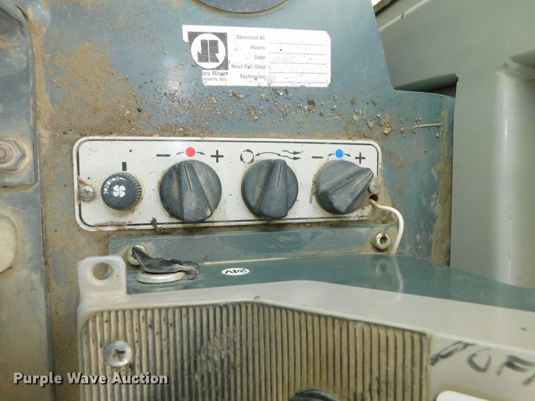 image for item DK8536 2003 John Deere 755C  track loader