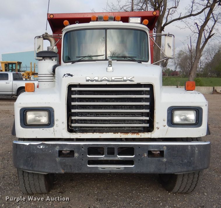 image for item DL8005 1991 Mack RD688S  dump truck
