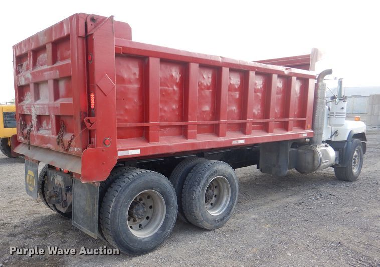 image for item DL8005 1991 Mack RD688S  dump truck