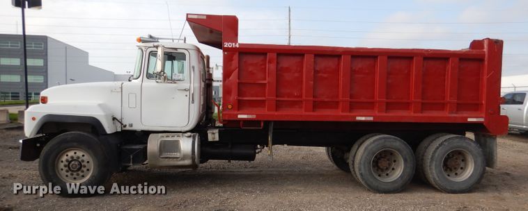 image for item DL8005 1991 Mack RD688S  dump truck
