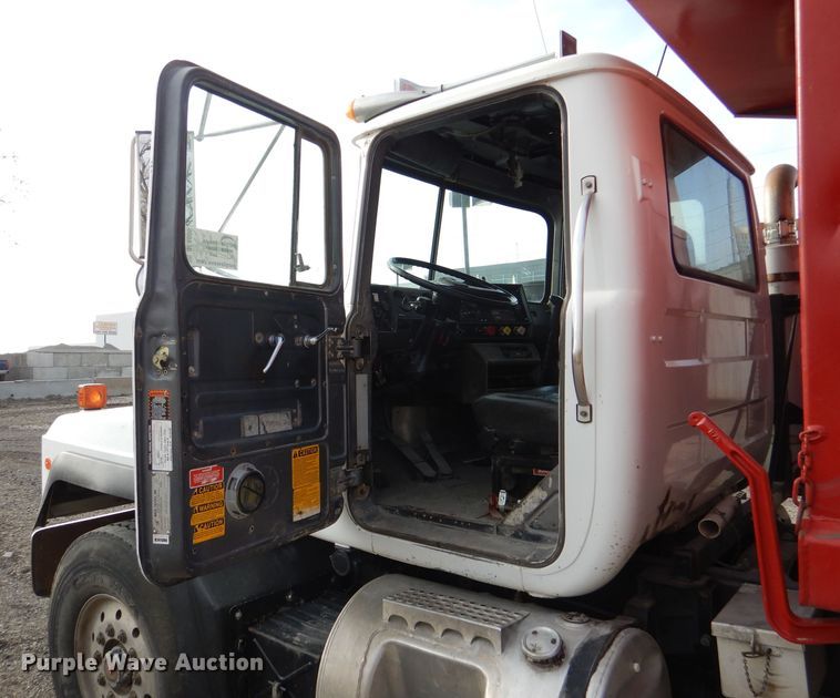 image for item DL8005 1991 Mack RD688S  dump truck