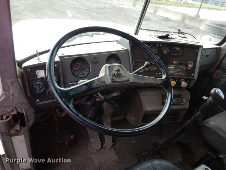 image for item DL8005 1991 Mack RD688S  dump truck