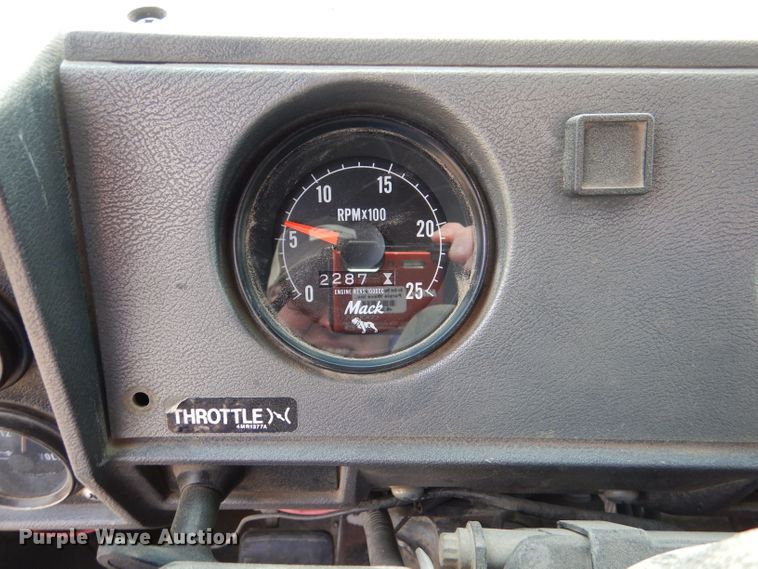 image for item DL8005 1991 Mack RD688S  dump truck