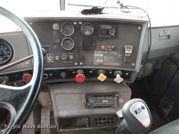 image for item DL8005 1991 Mack RD688S  dump truck