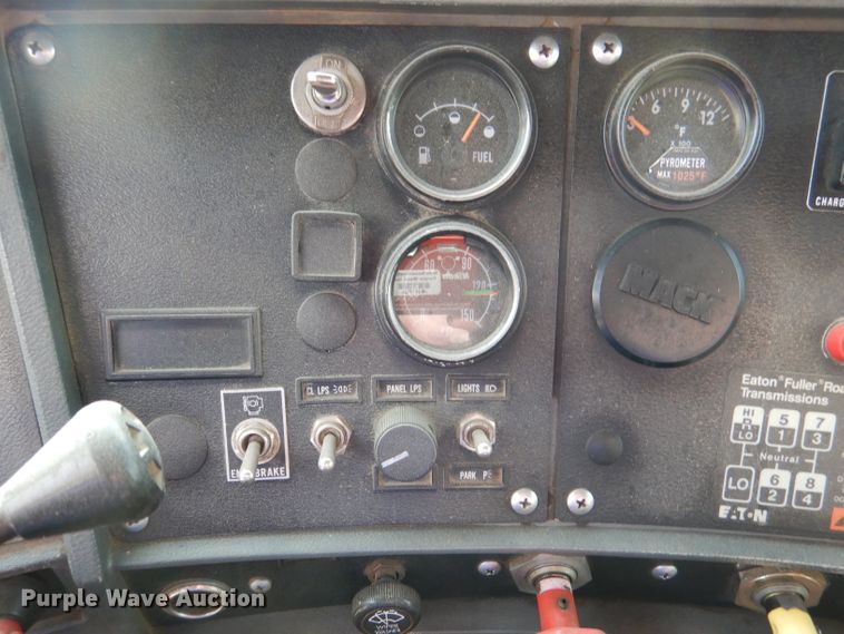 image for item DL8005 1991 Mack RD688S  dump truck