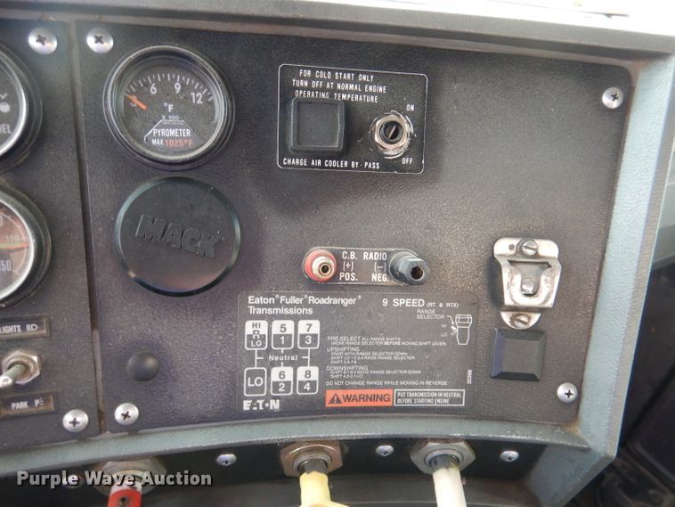 image for item DL8005 1991 Mack RD688S  dump truck