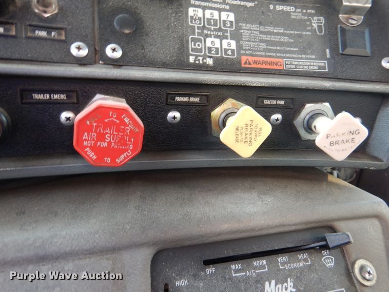 image for item DL8005 1991 Mack RD688S  dump truck