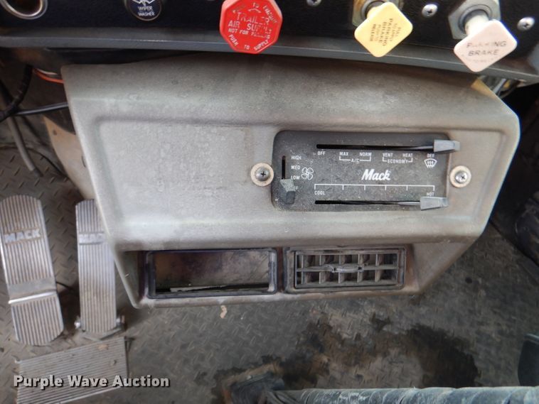 image for item DL8005 1991 Mack RD688S  dump truck