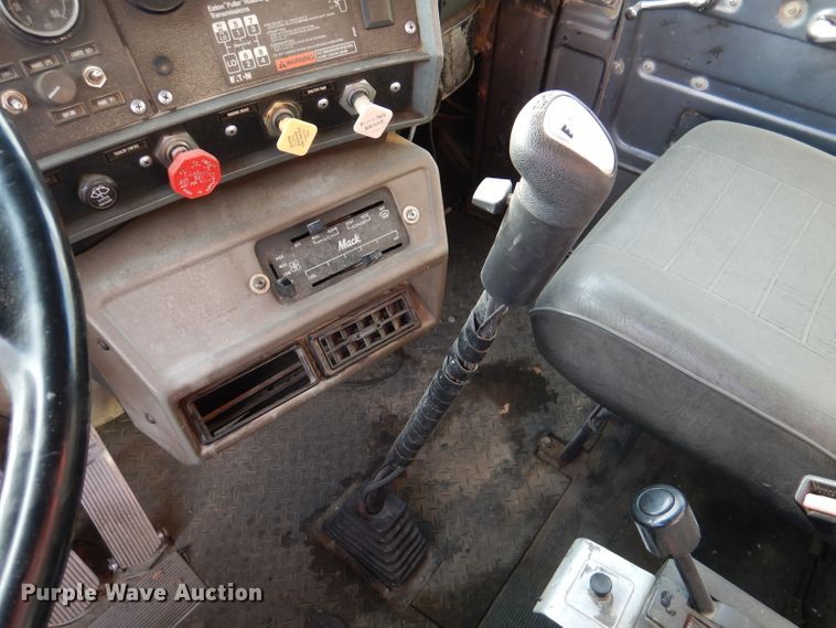 image for item DL8005 1991 Mack RD688S  dump truck