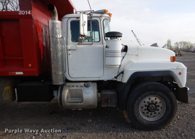 image for item DL8005 1991 Mack RD688S  dump truck