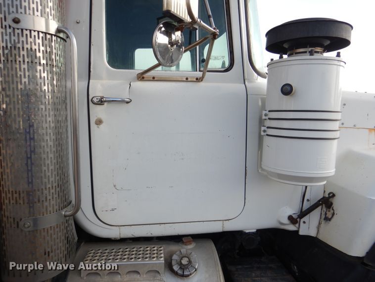 image for item DL8005 1991 Mack RD688S  dump truck