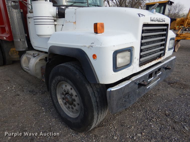 image for item DL8005 1991 Mack RD688S  dump truck