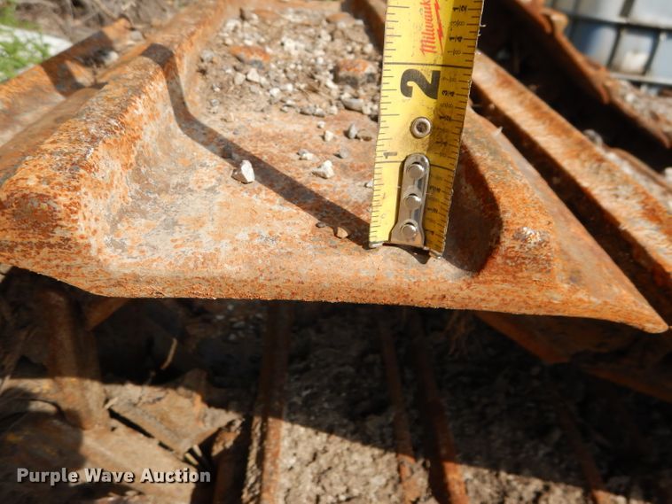 image for item DL8030 Caterpillar 953A tracks