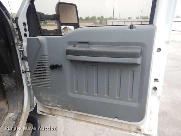 image for item DM2963 2012 Ford F550  bucket truck