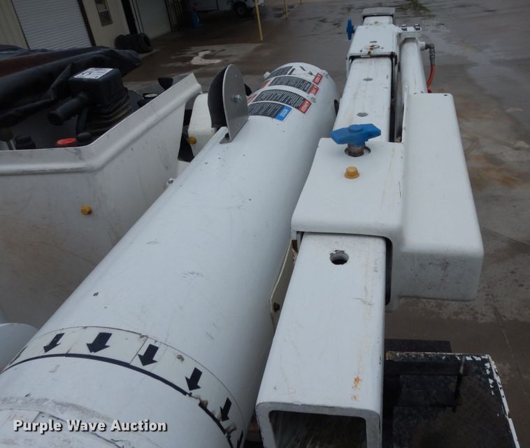 image for item DM2963 2012 Ford F550  bucket truck