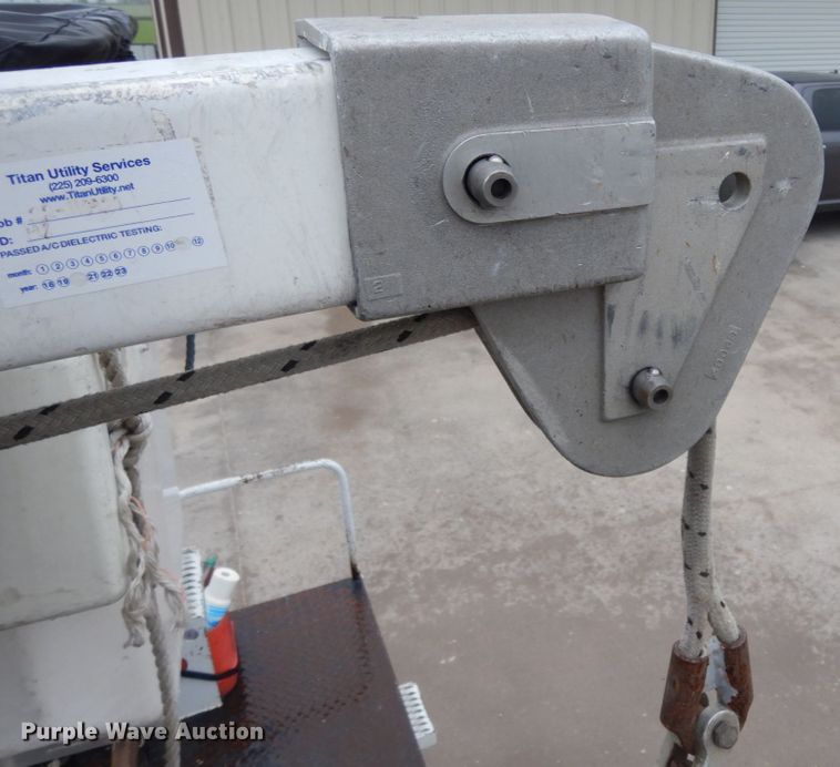 image for item DM2963 2012 Ford F550  bucket truck