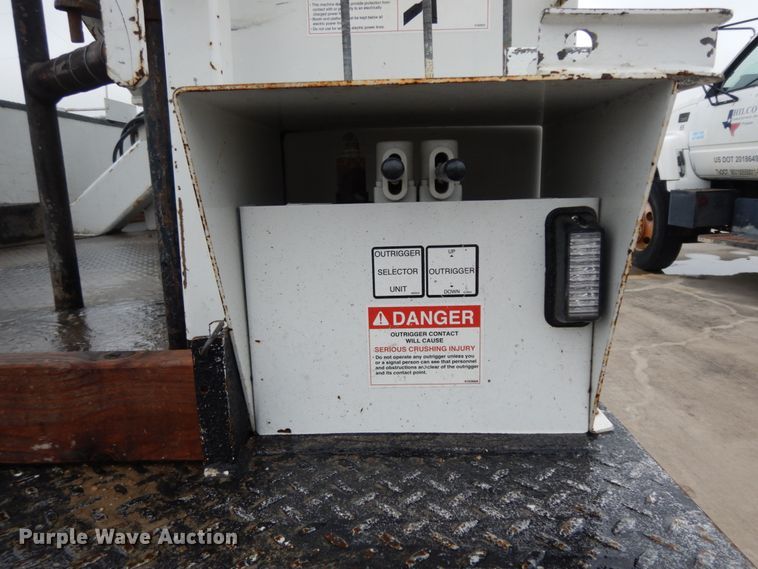 image for item DM2964 2015 Ford F550  bucket truck