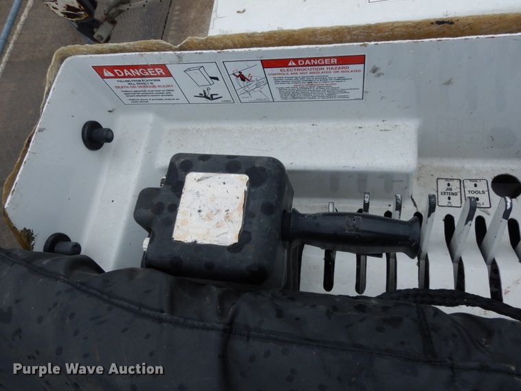 image for item DM2964 2015 Ford F550  bucket truck