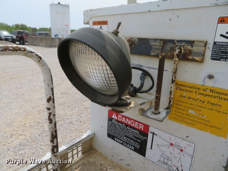 image for item DN5826 2011 Ford F550  bucket truck