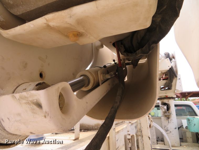 image for item DN5826 2011 Ford F550  bucket truck